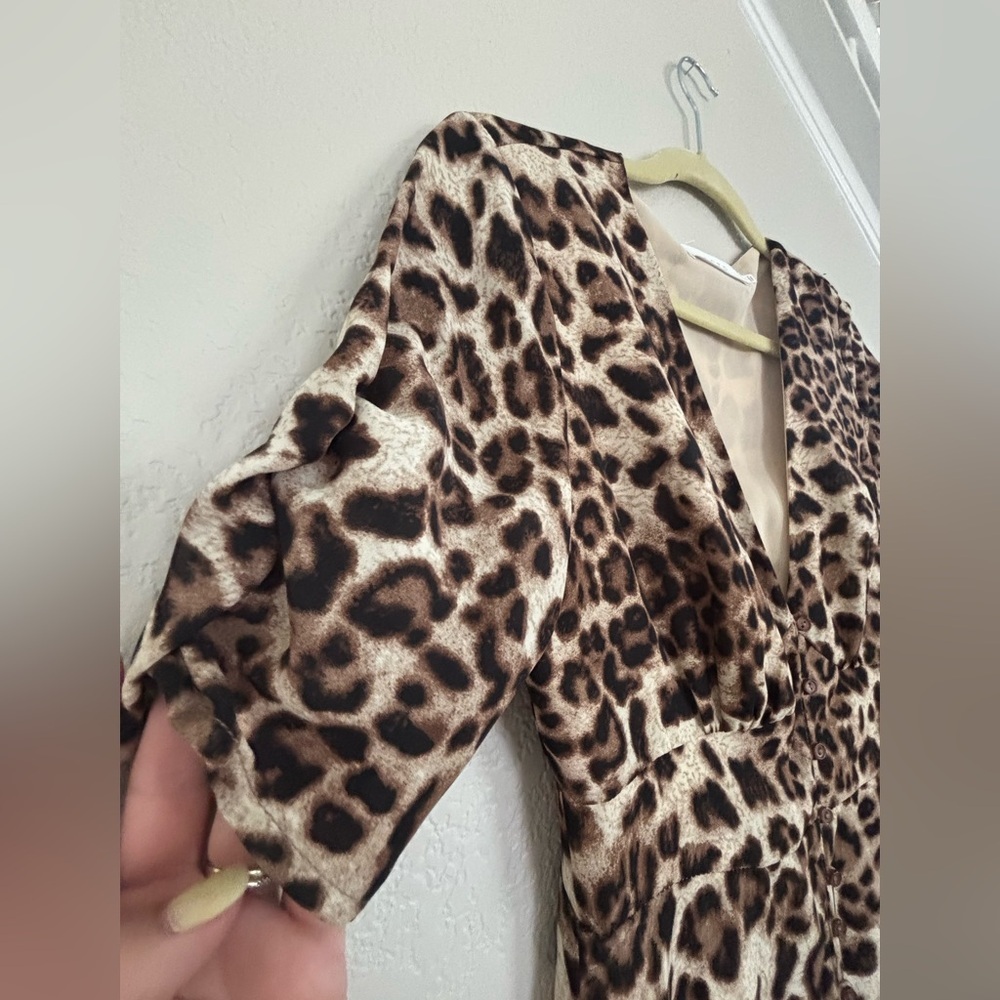 ASTR The Label leopard print button-down dress - Picture 4 of 10